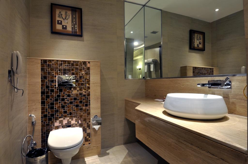 The Cove Hotel Panchkula Habitación foto